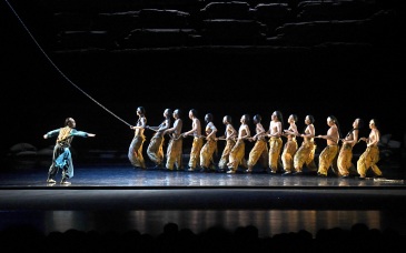 北京高校校园原创文化精品巡展巡演启动，舞剧《运》首演精彩亮相